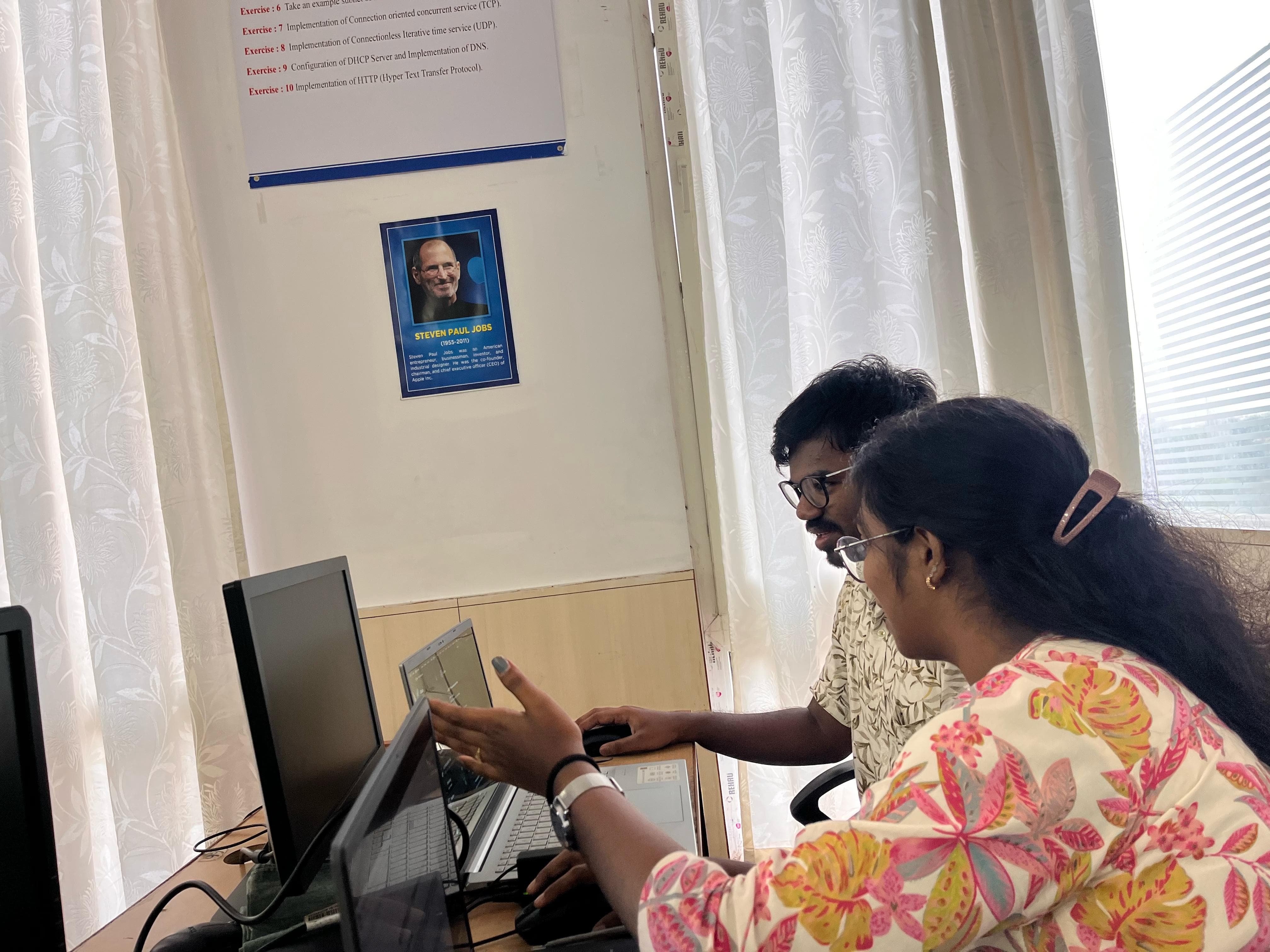 GDG collaboration in computer lab